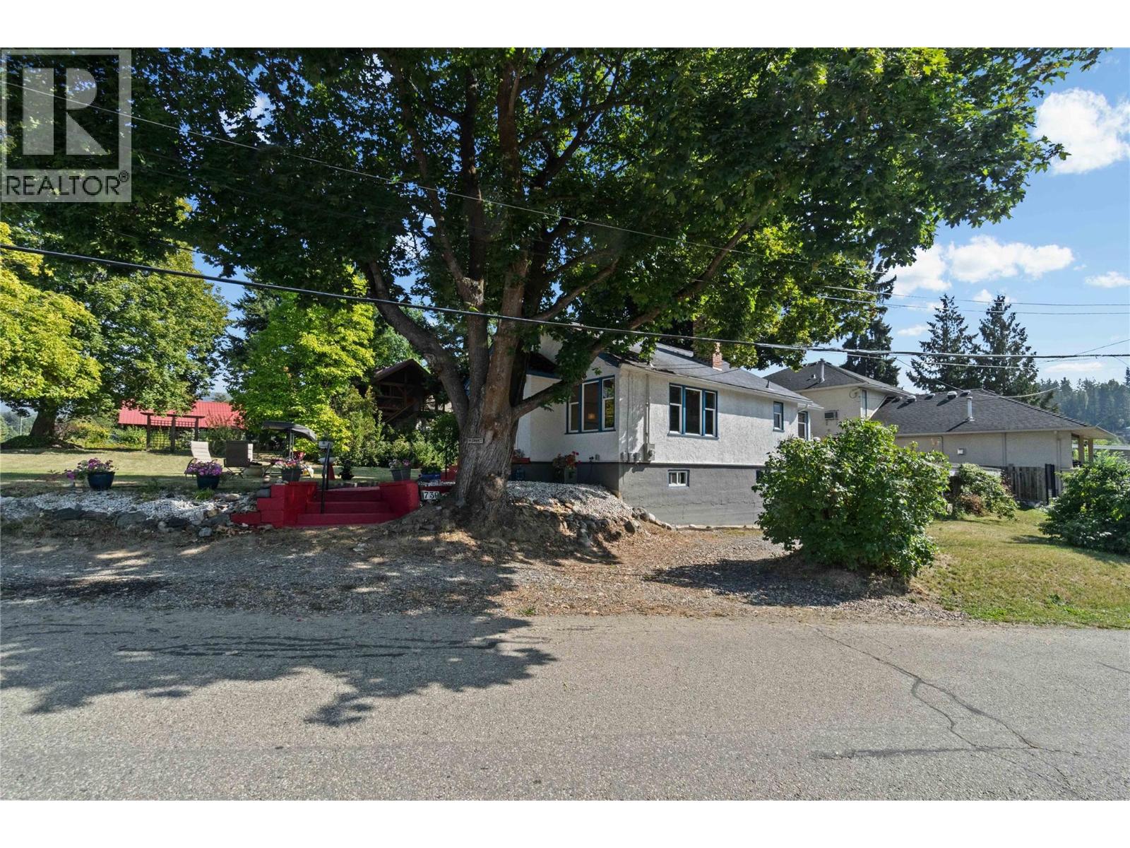 730 9 Avenue NE, Salmon Arm