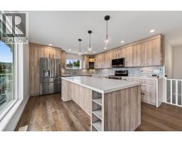 Kitchen - 318 Gleneagles Drive, Kamloops, BC V2E1Z4 Photo 12
