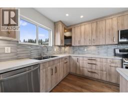 4pc Ensuite bath - 318 Gleneagles Drive, Kamloops, BC V2E1Z4 Photo 16