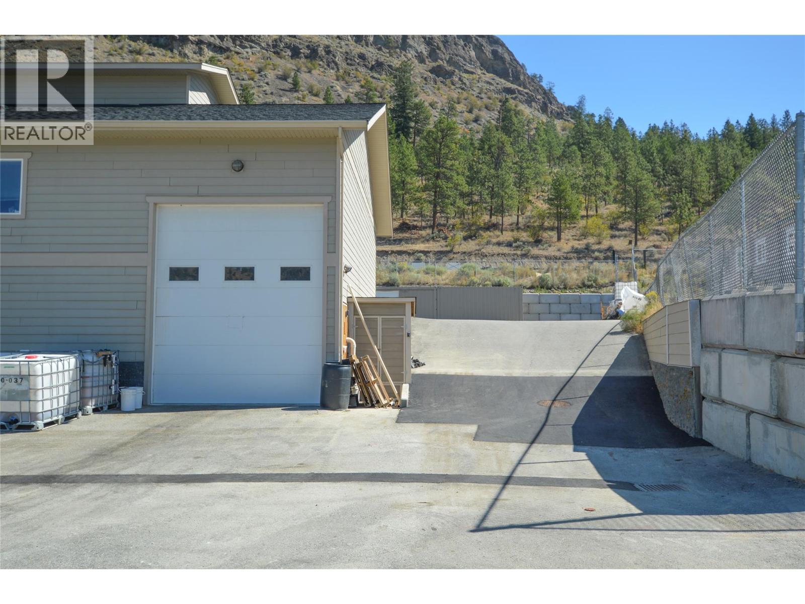 9206 Shale Avenue, Summerland — photo 4