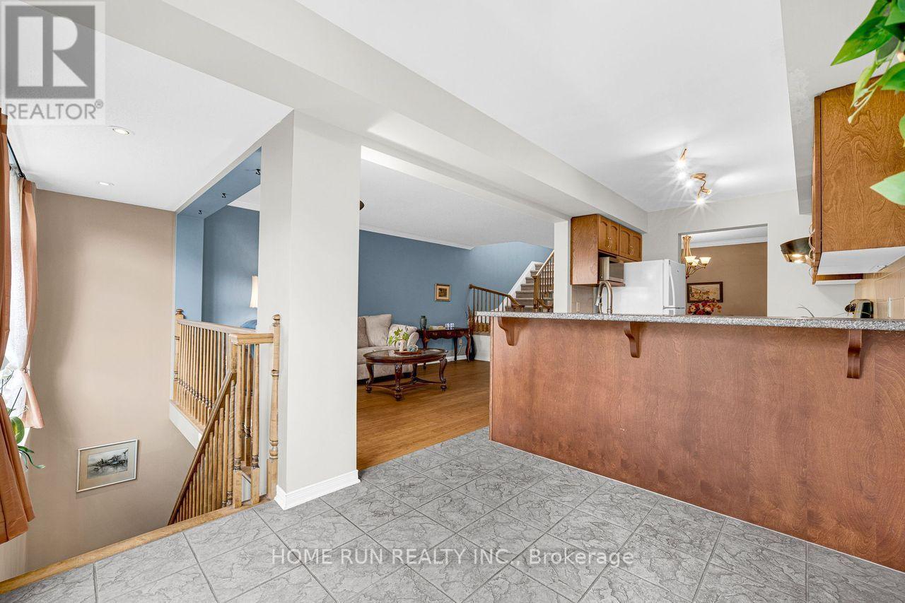 3 Bed, 3 Bath House for Sale in Ottawa – 417 WISTERIA CRESCENT, Ottawa – MLS# X13757392 - Image 19