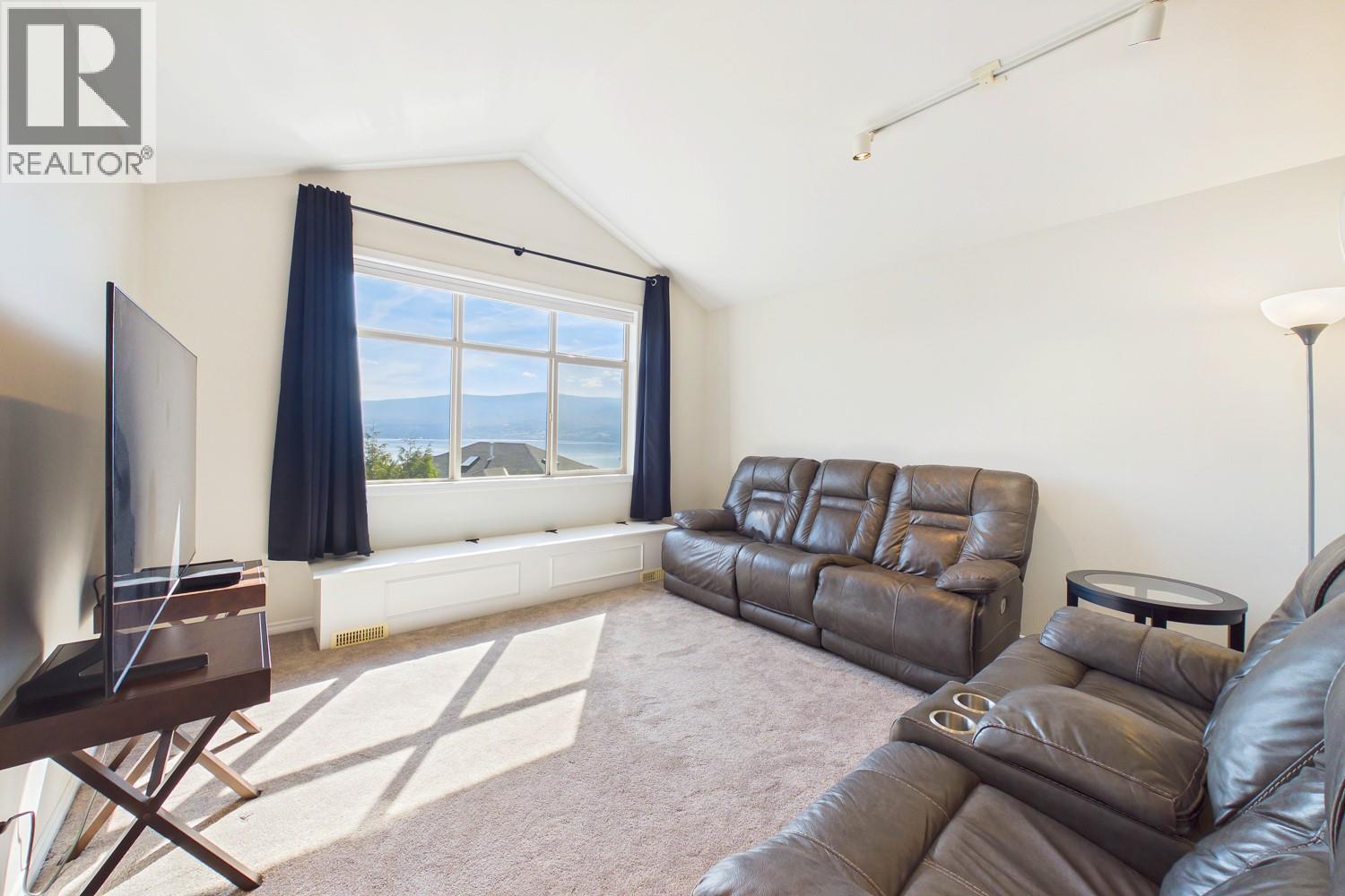 3439 Ridge Boulevard - 47