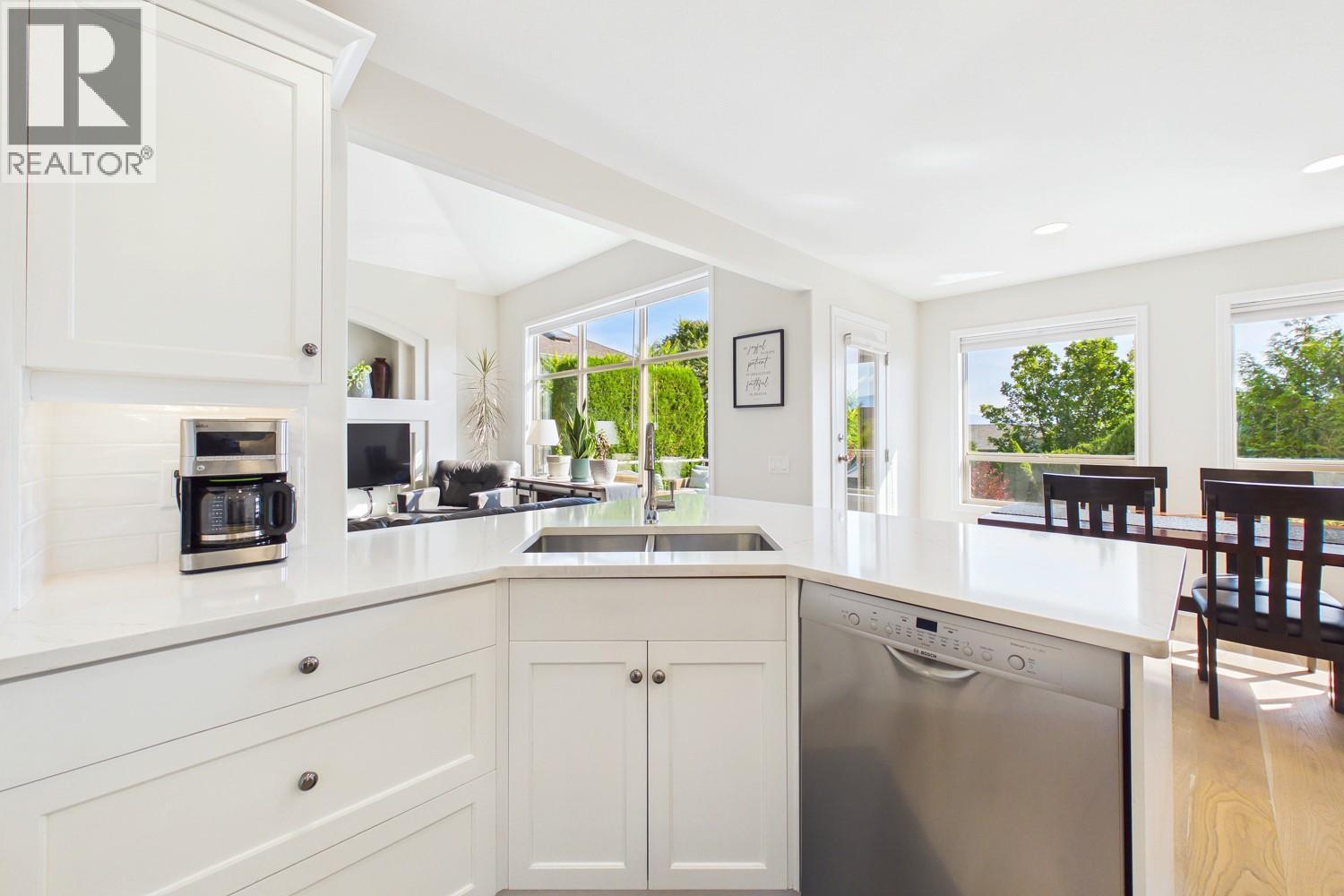 3439 Ridge Boulevard - 24