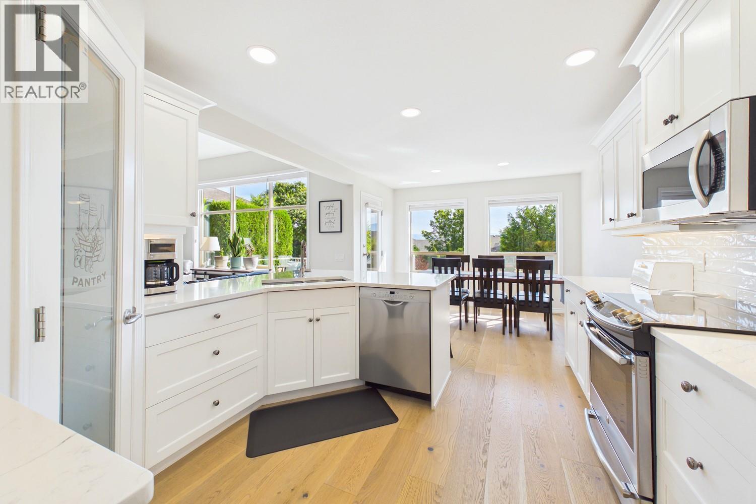 3439 Ridge Boulevard - 28