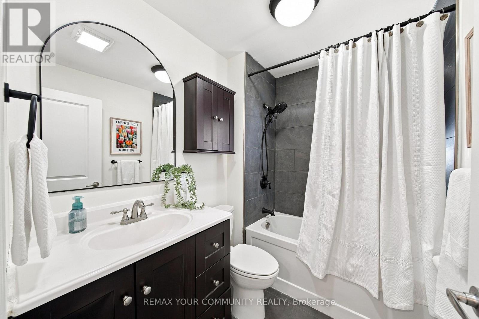 422 QUEEN STREET - 8