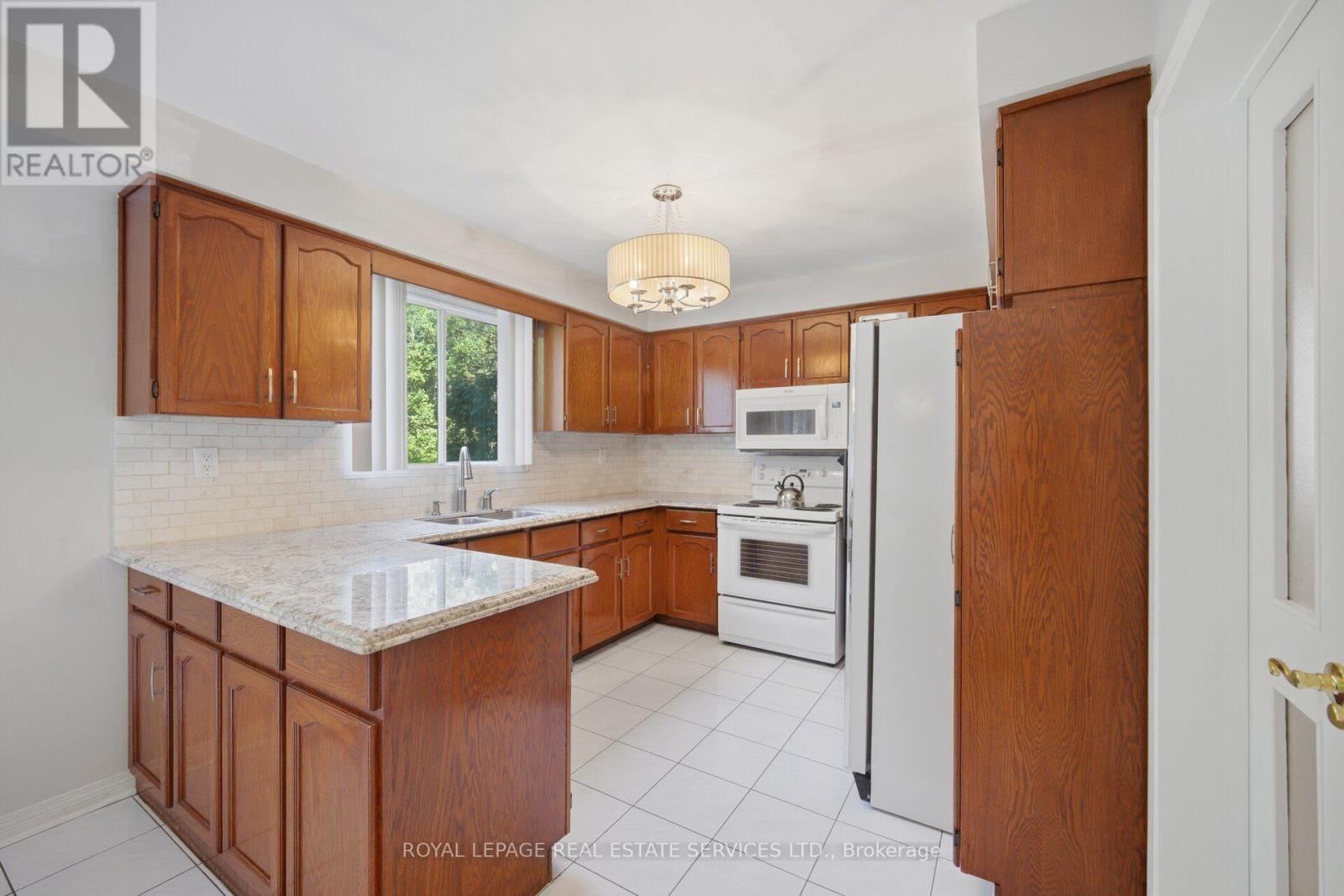 124 STILECROFT DRIVE - 13