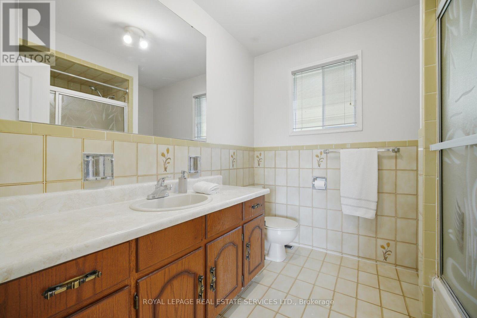 124 STILECROFT DRIVE - 26