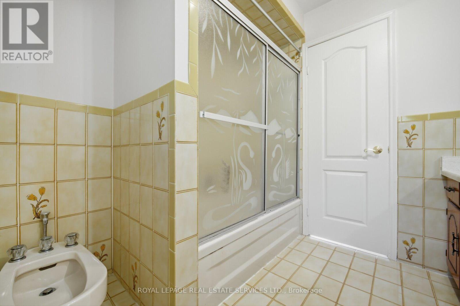 124 STILECROFT DRIVE - 27