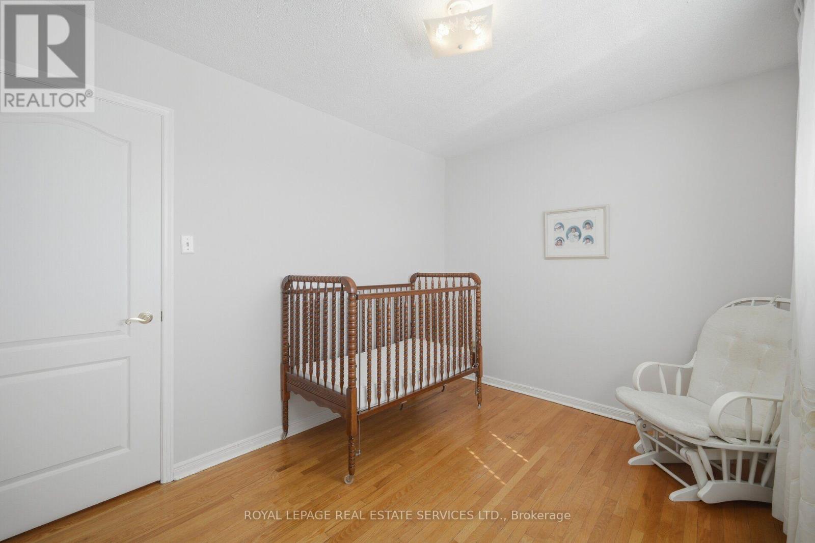 124 STILECROFT DRIVE - 32