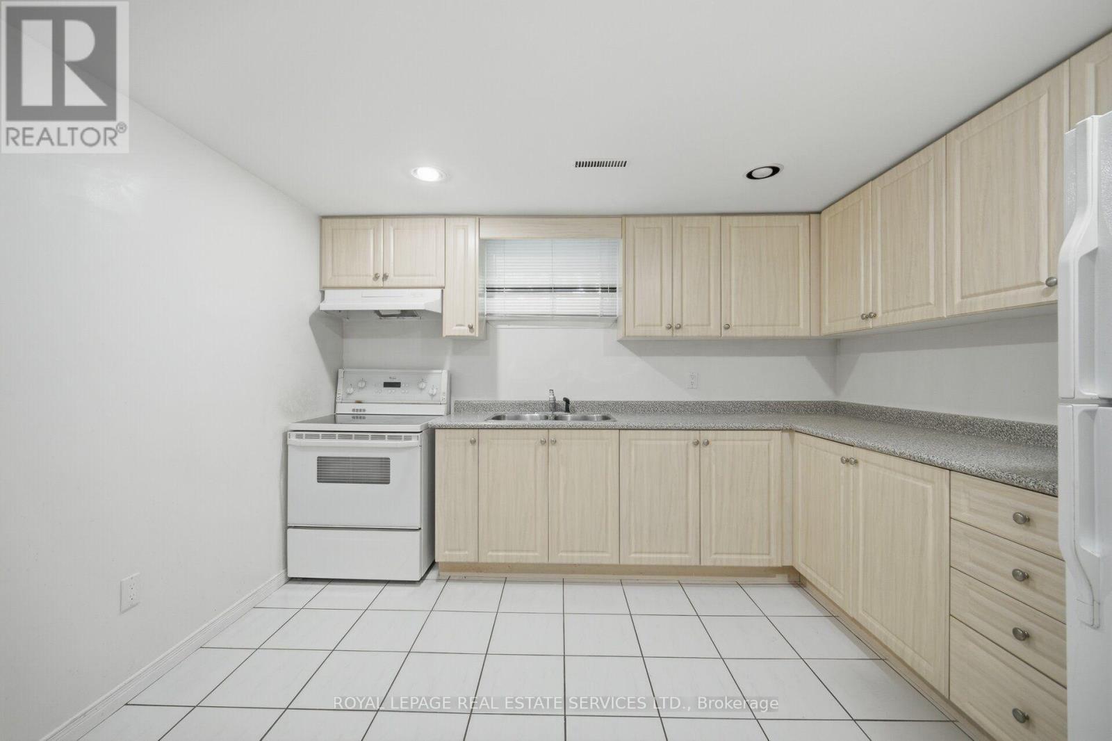 124 STILECROFT DRIVE - 38