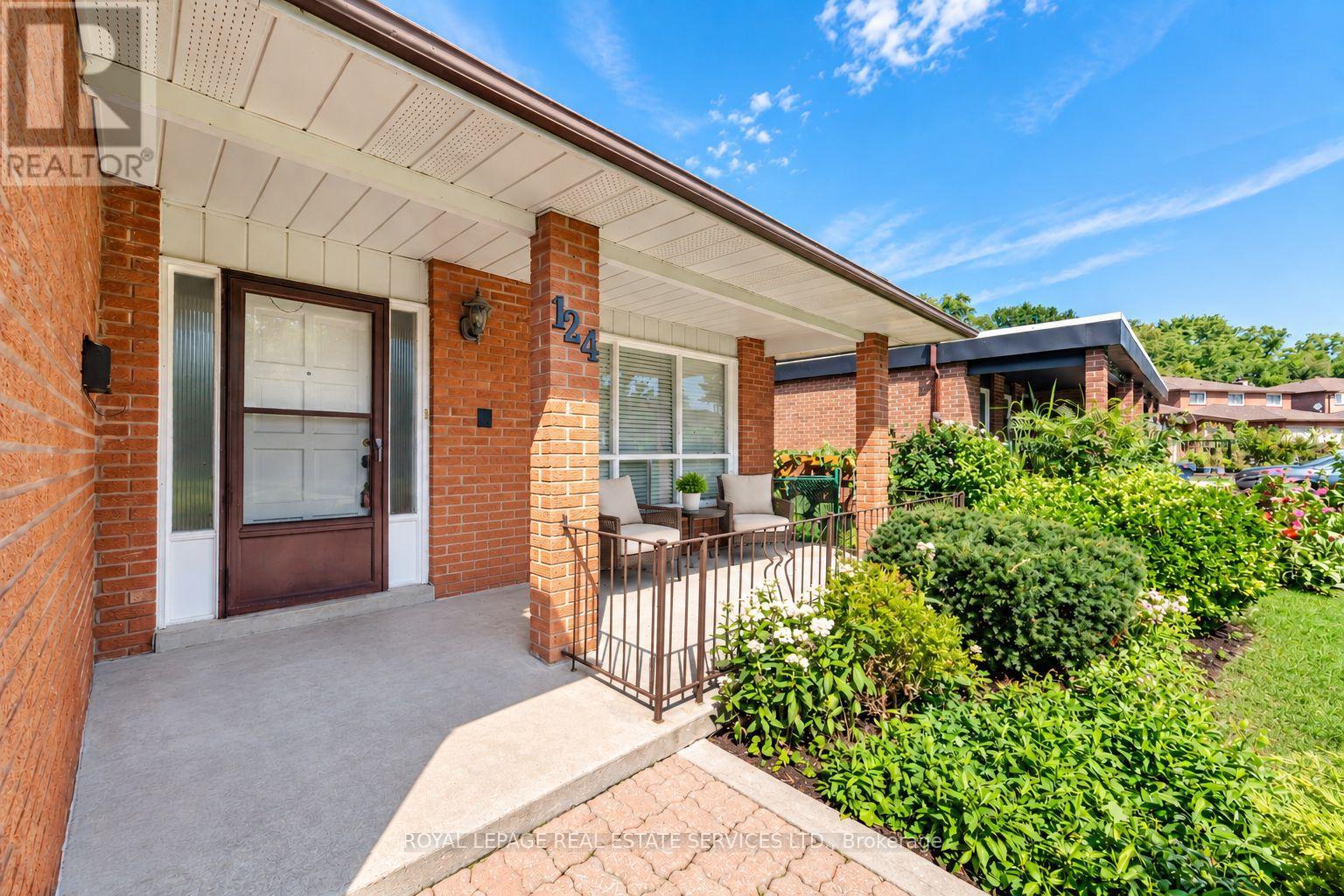 124 STILECROFT DRIVE - 4