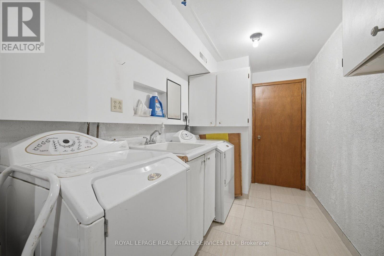 124 STILECROFT DRIVE - 43