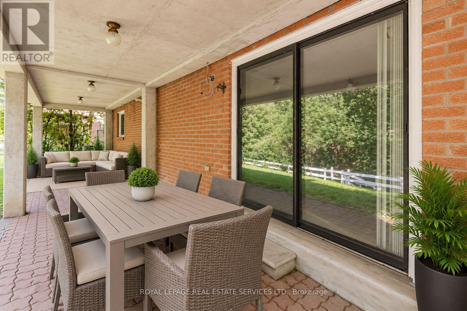 124 STILECROFT DRIVE - 44