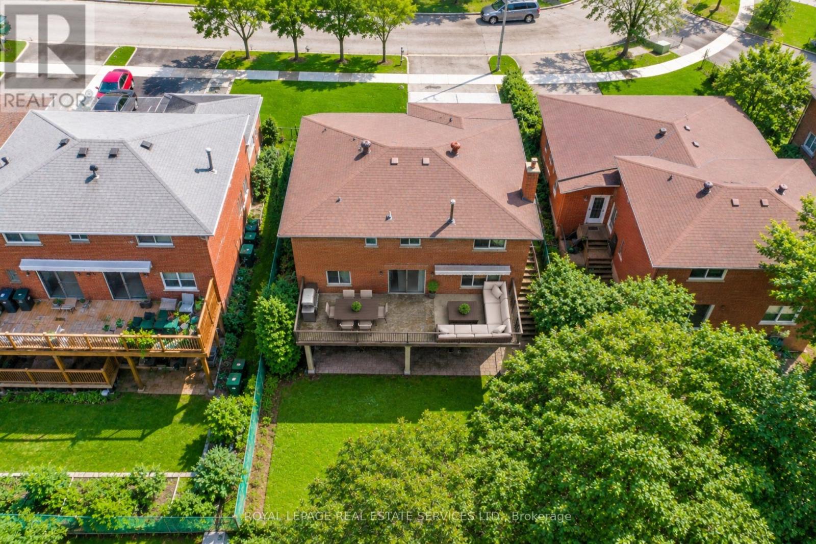 124 STILECROFT DRIVE - 48