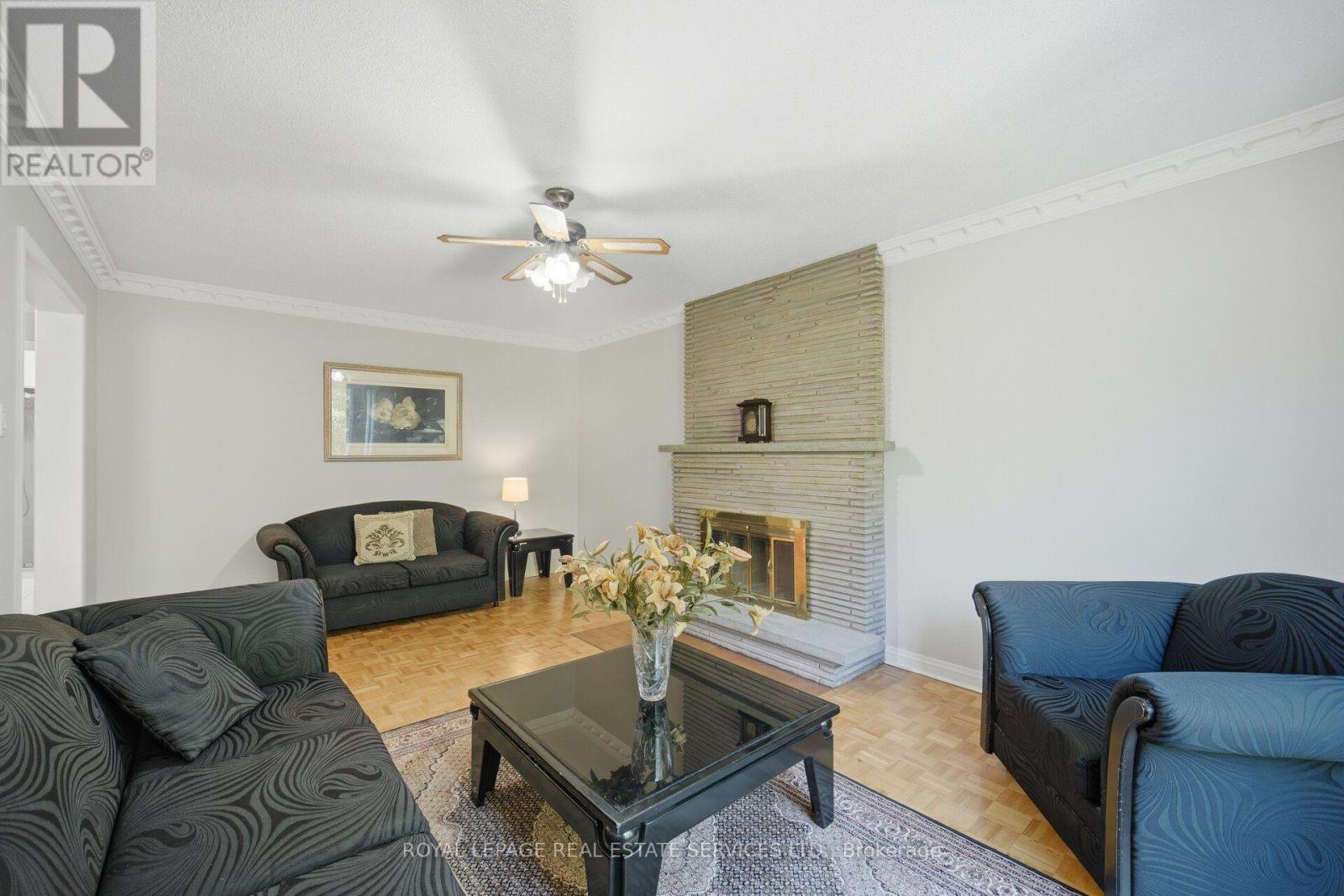 124 STILECROFT DRIVE - 9