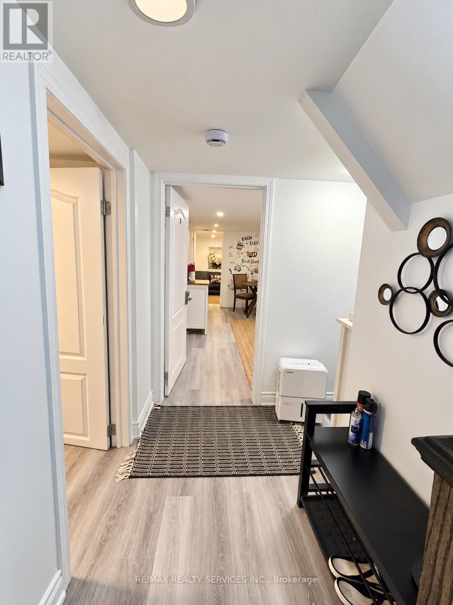 21 MCINTOSH AVENUE - 27