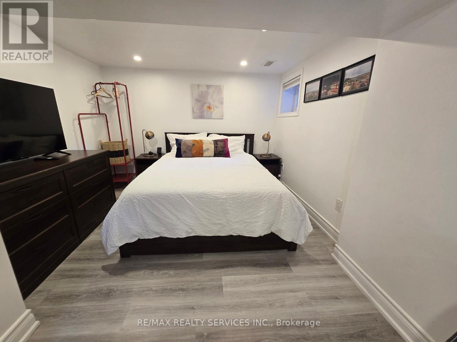 21 MCINTOSH AVENUE - Image 29