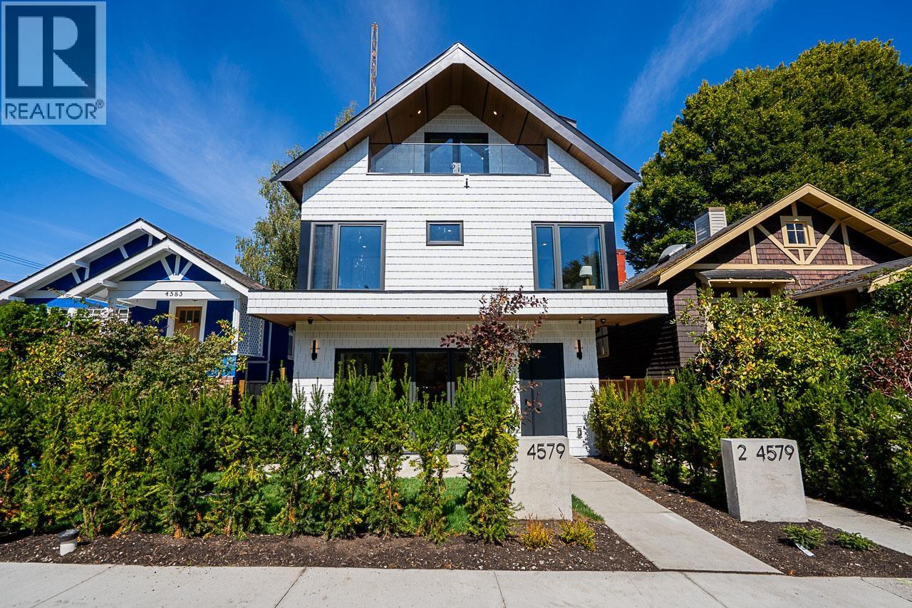 1 4579 W 11TH AVE AVENUE, Vancouver — photo 1