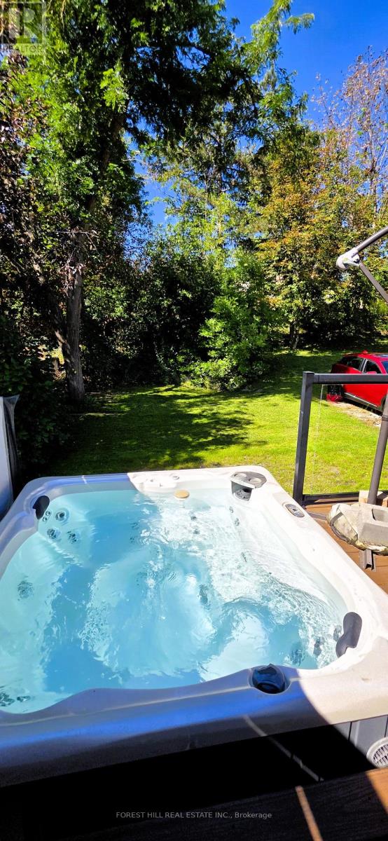 4 KAREN CRESCENT - 27