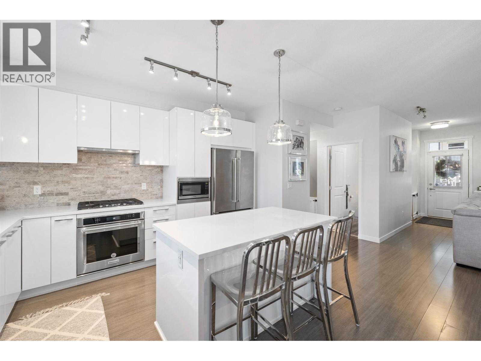 149 3500 BURKE VILLAGE PROMENADE, Coquitlam — photo 6