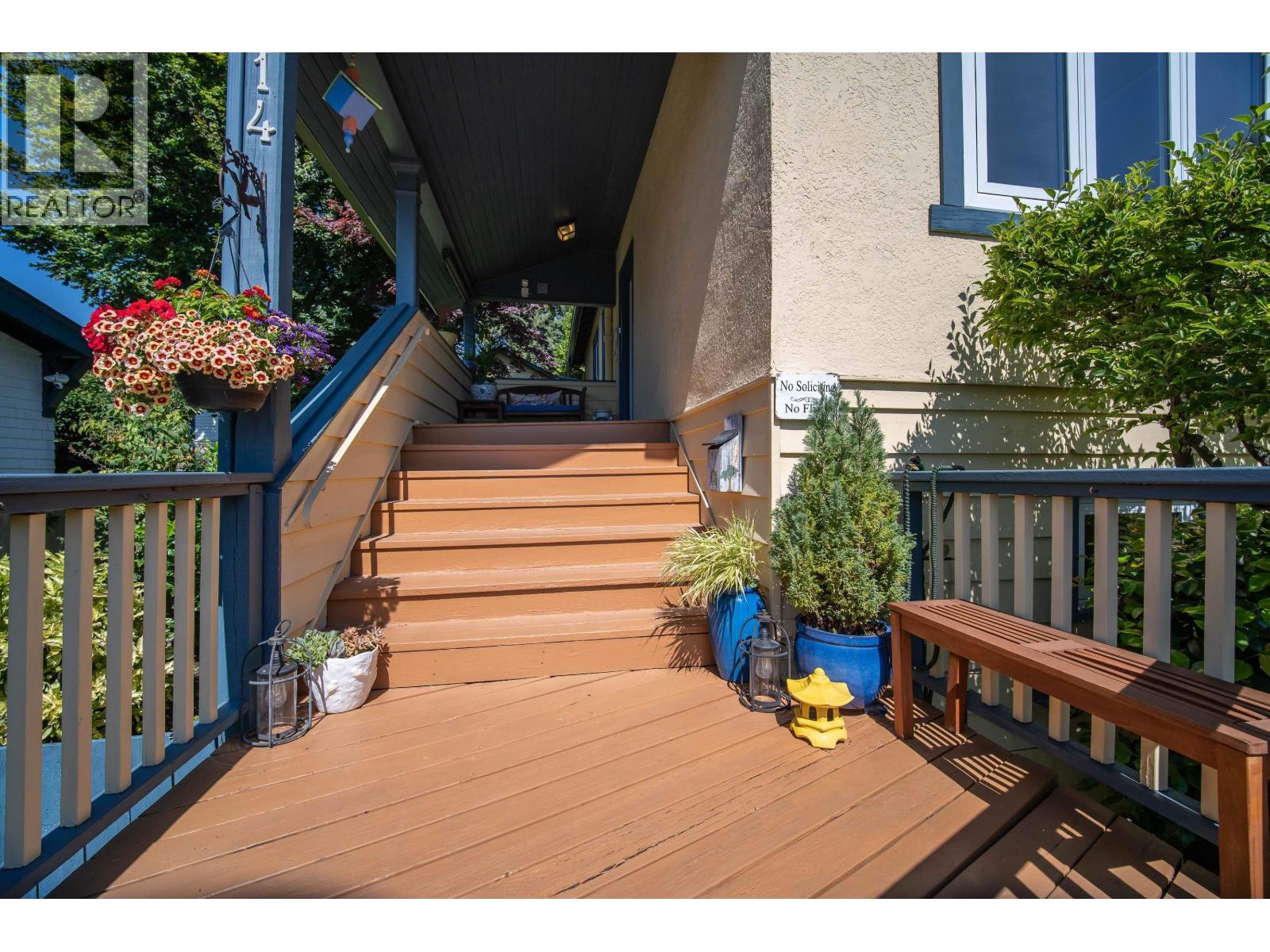 114 W KINGS ROAD, North Vancouver — photo 4