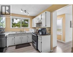 4pc Bathroom - 212 Whitman Place Ne, Calgary, AB T1Y4H9 Photo 10