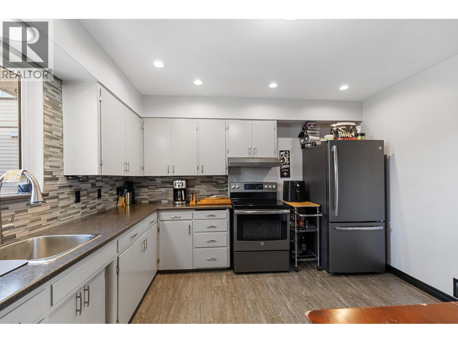444 WAINWRIGHT STREET - 8