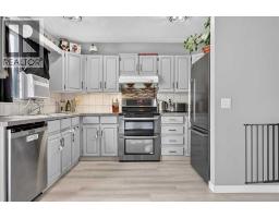 4pc Bathroom - 672 Whiteridge Way Ne, Calgary, AB T1Y4S9 Photo 9