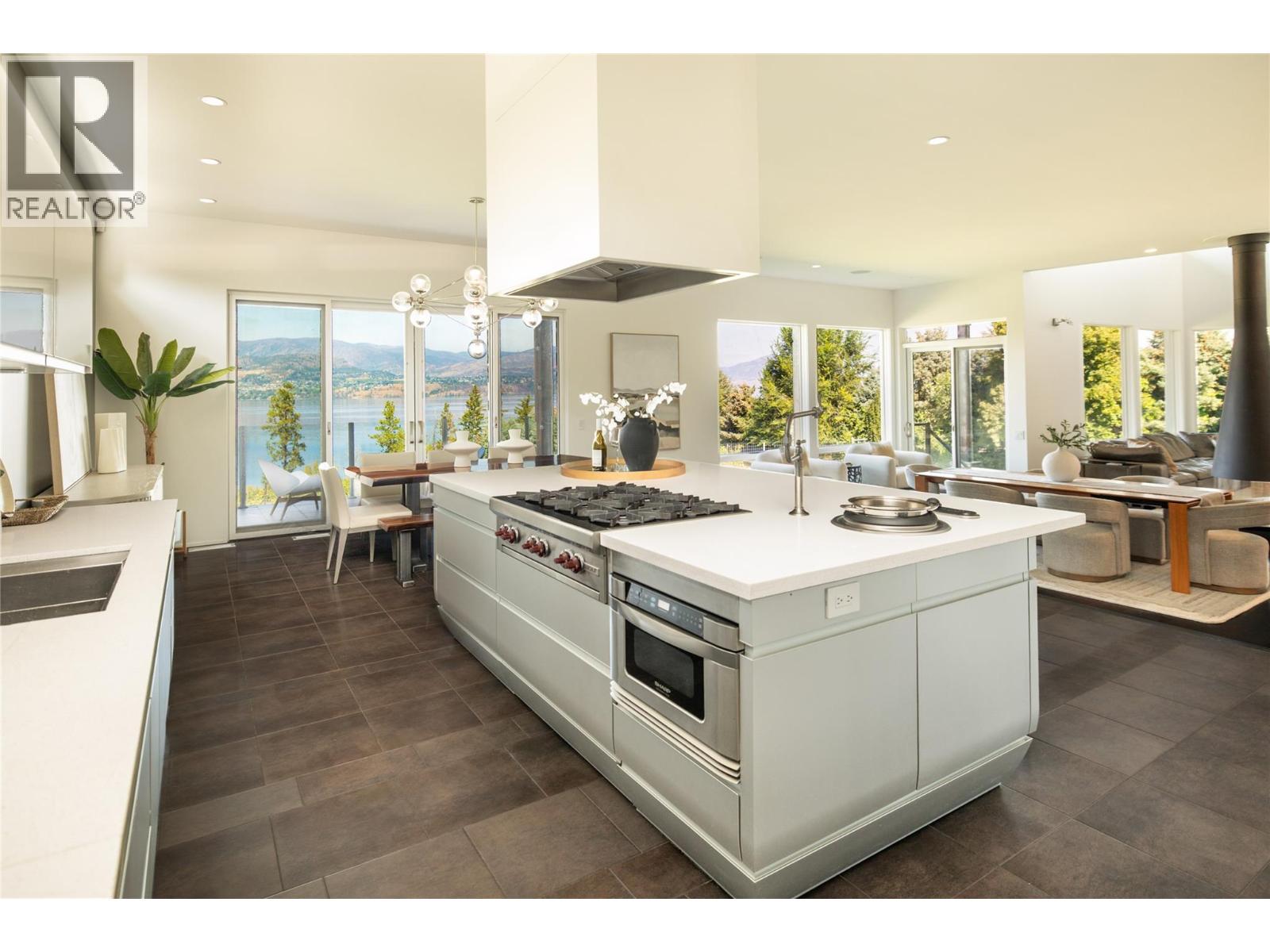  4840 LAKESHORE Road, Kelowna