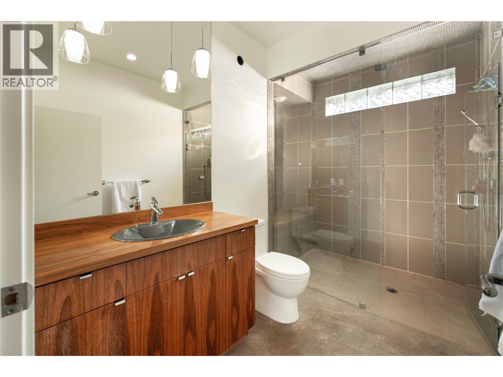  4840 LAKESHORE Road, Kelowna