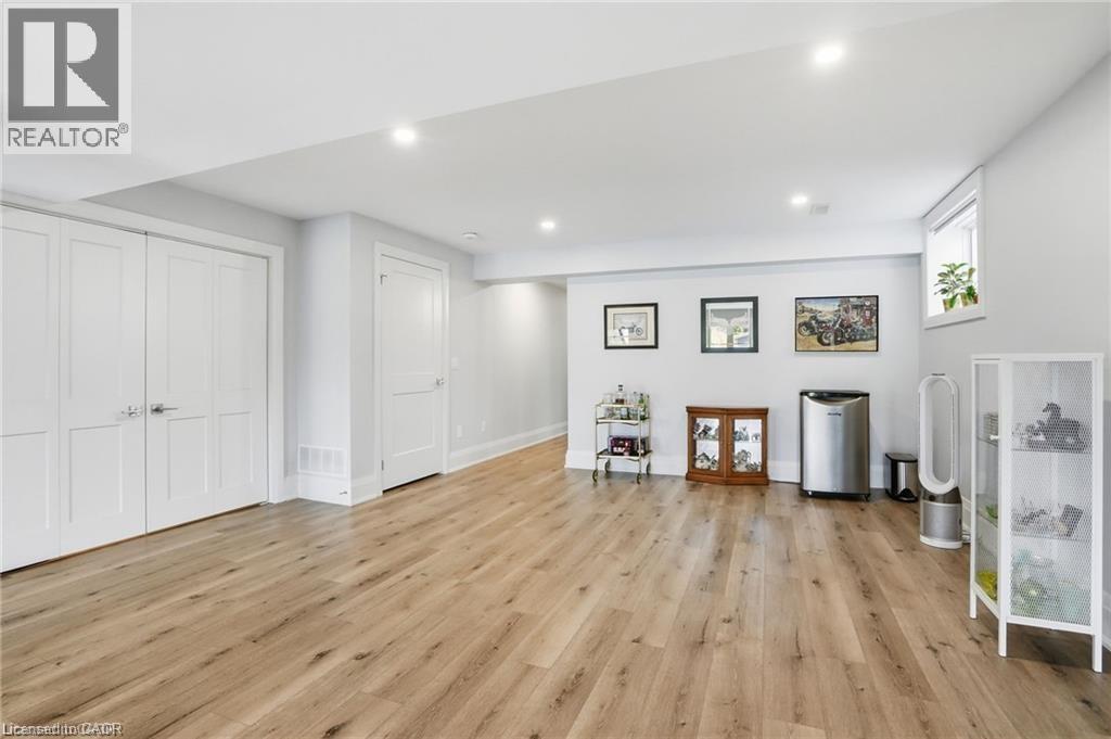 59 SWAN Avenue - Image 29