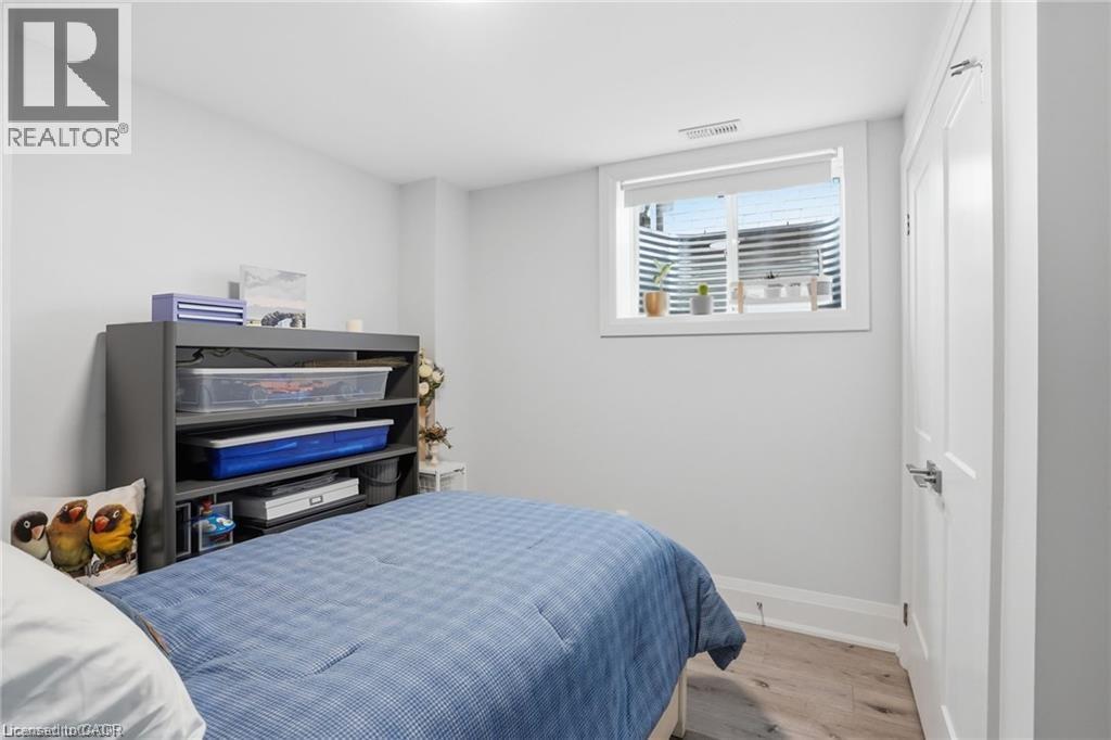 59 SWAN Avenue - Image 34