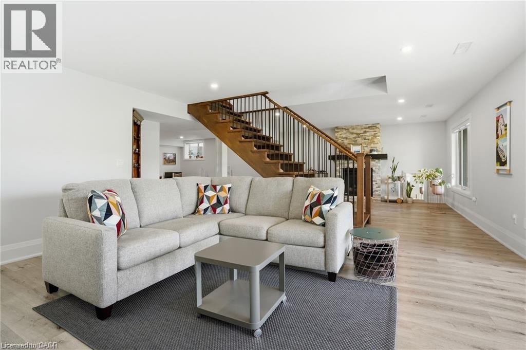 59 SWAN Avenue - Image 32