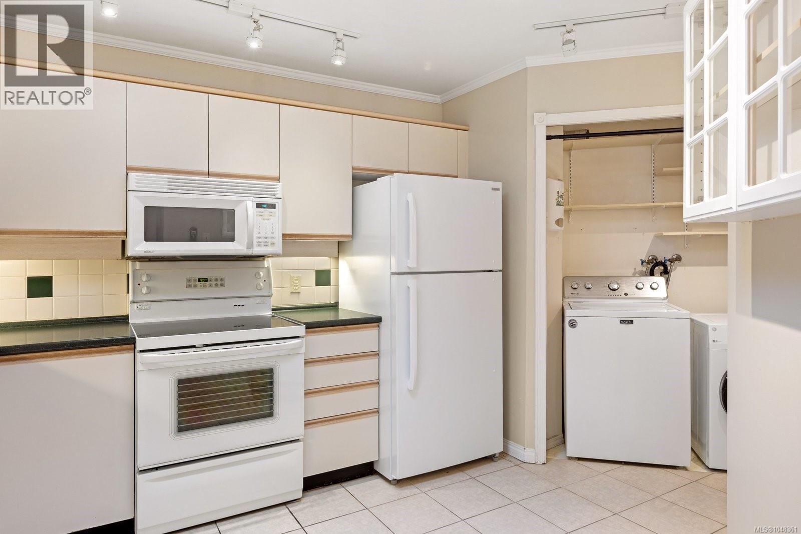 #304 3900 Shelbourne St - Image 12