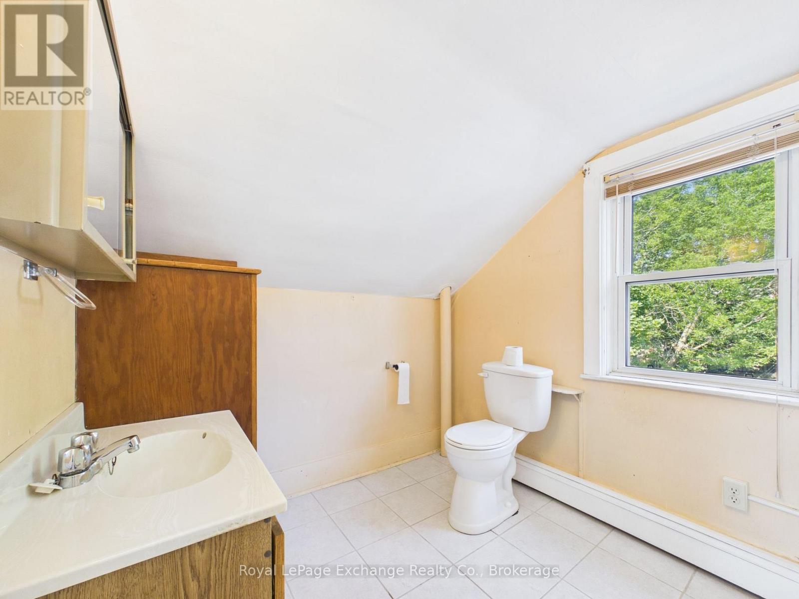 856 OLDE VICTORIA STREET - 12