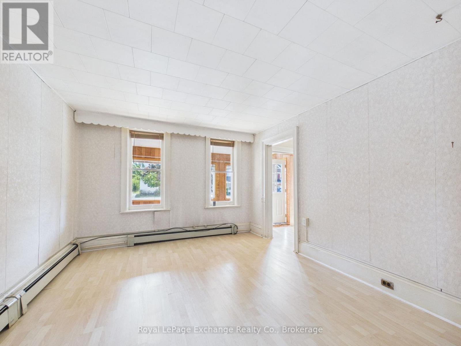 856 OLDE VICTORIA STREET - 3