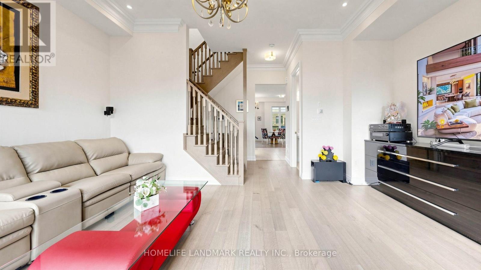 18 GARDENDERS LANE - 18