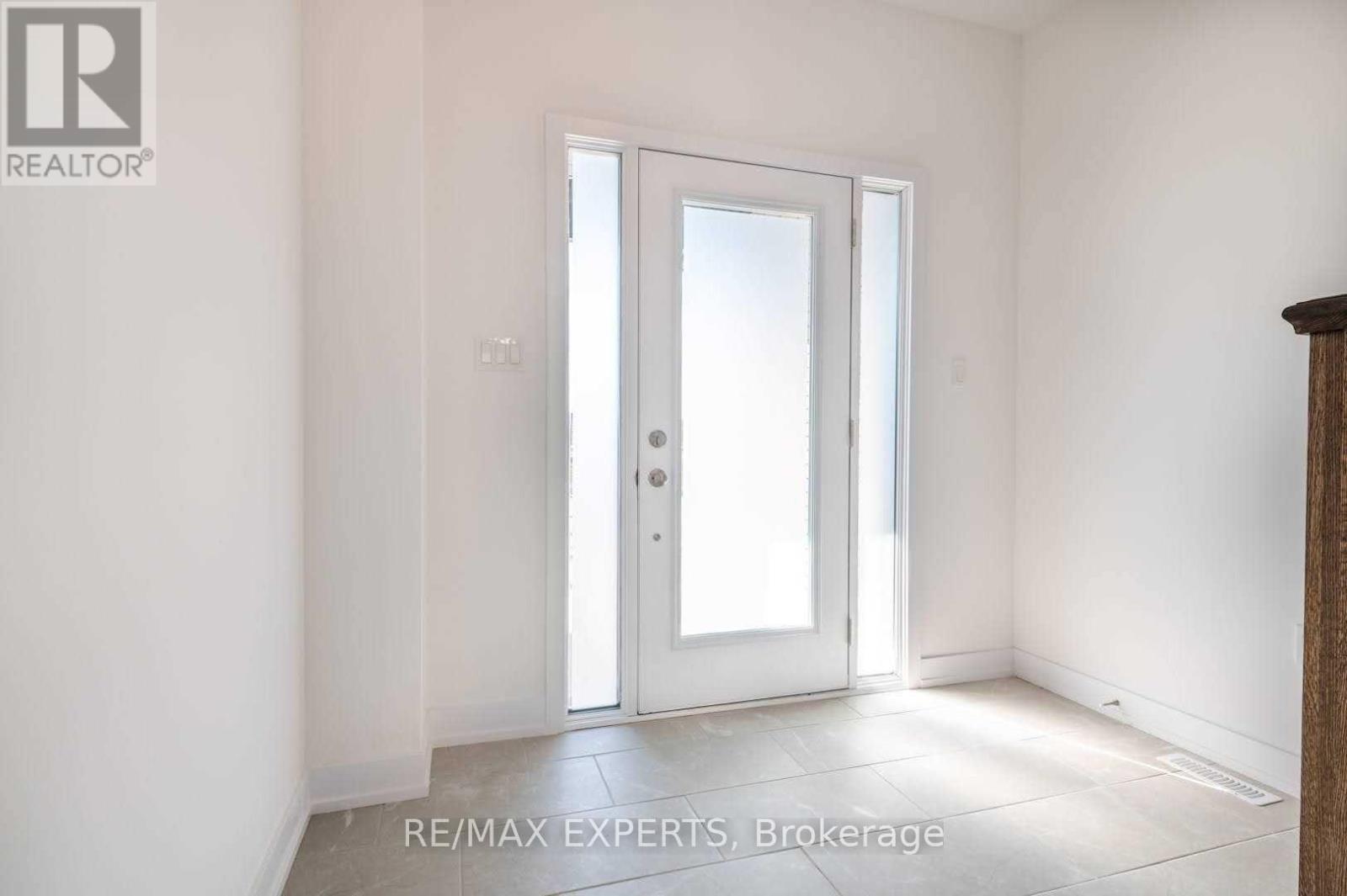 36 SOUTH PARK LANE, Barrie (Painswick South) — photo 2