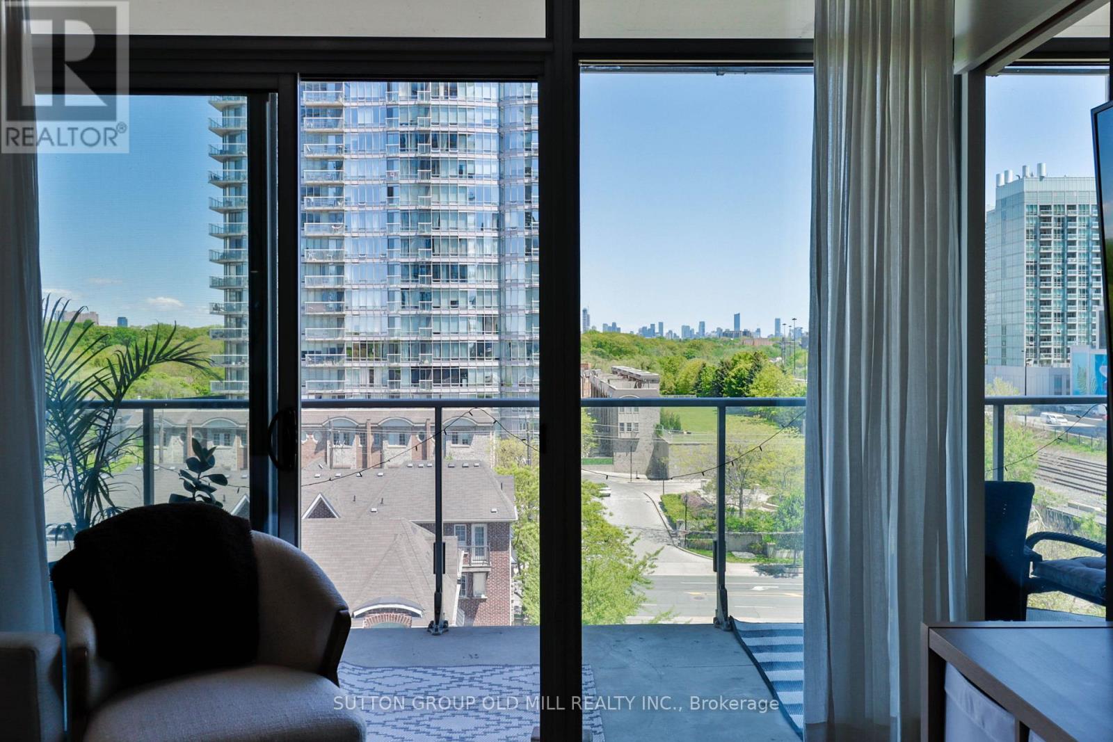 #602 103 THE QUEENSWAY - 23