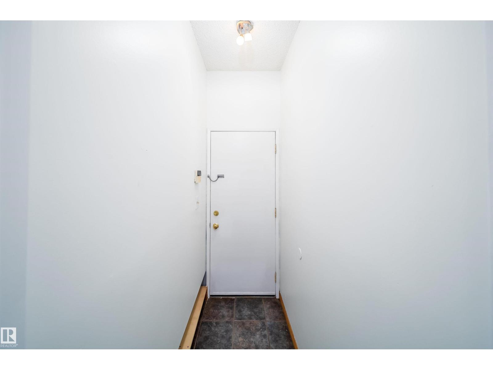 9540 178 AV NW - 30