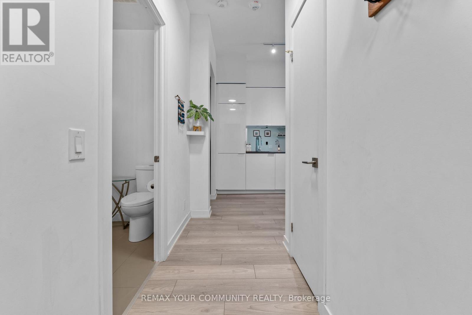 Photo of 201 - 609 AVENUE ROAD