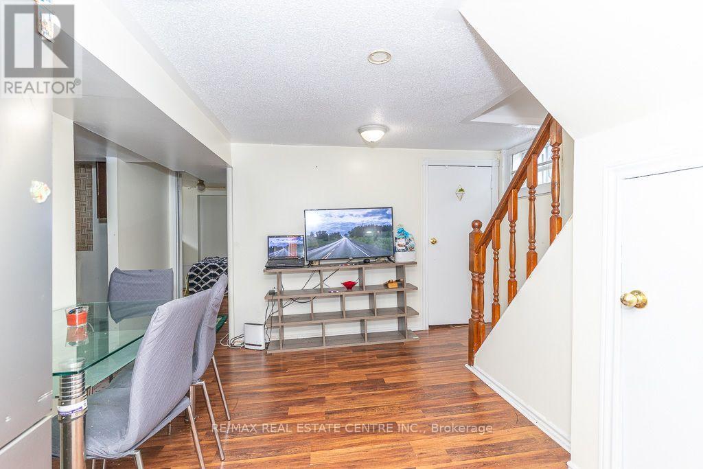 27 INNISMORE CRESCENT - 27