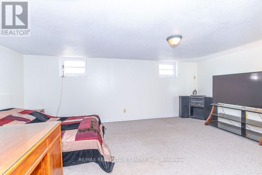 27 INNISMORE CRESCENT - 44
