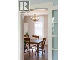 Sunroom - 543 Cambridge Street Se, Medicine Hat, AB T1A0T3 Photo 12