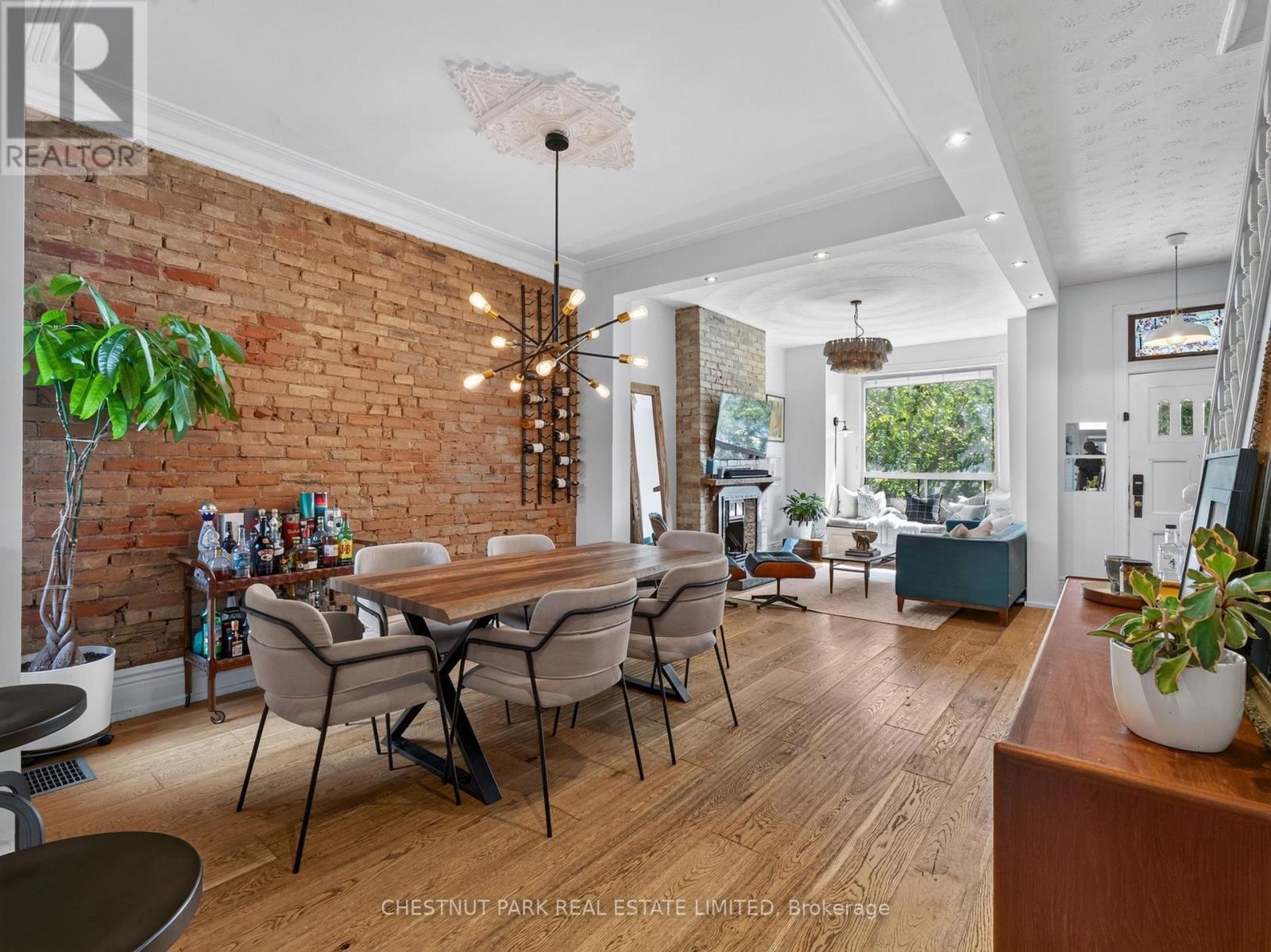 28 ROBINSON STREET - 12