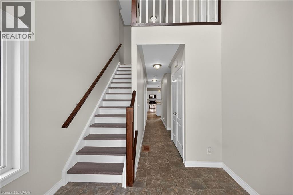 98 MACNEIL Court, Hagersville — photo 2
