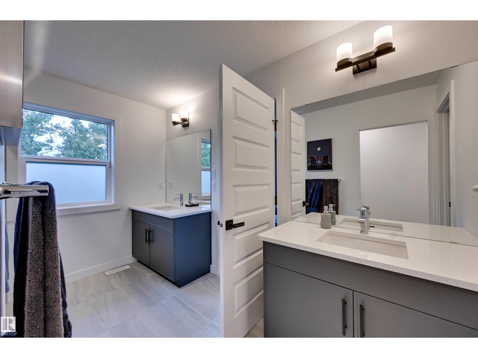 662 ASTORIA WY - 33