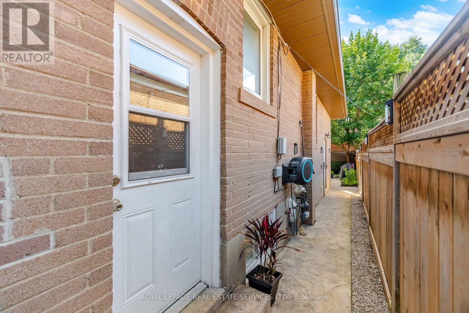 15 VELMA DRIVE - Image 40