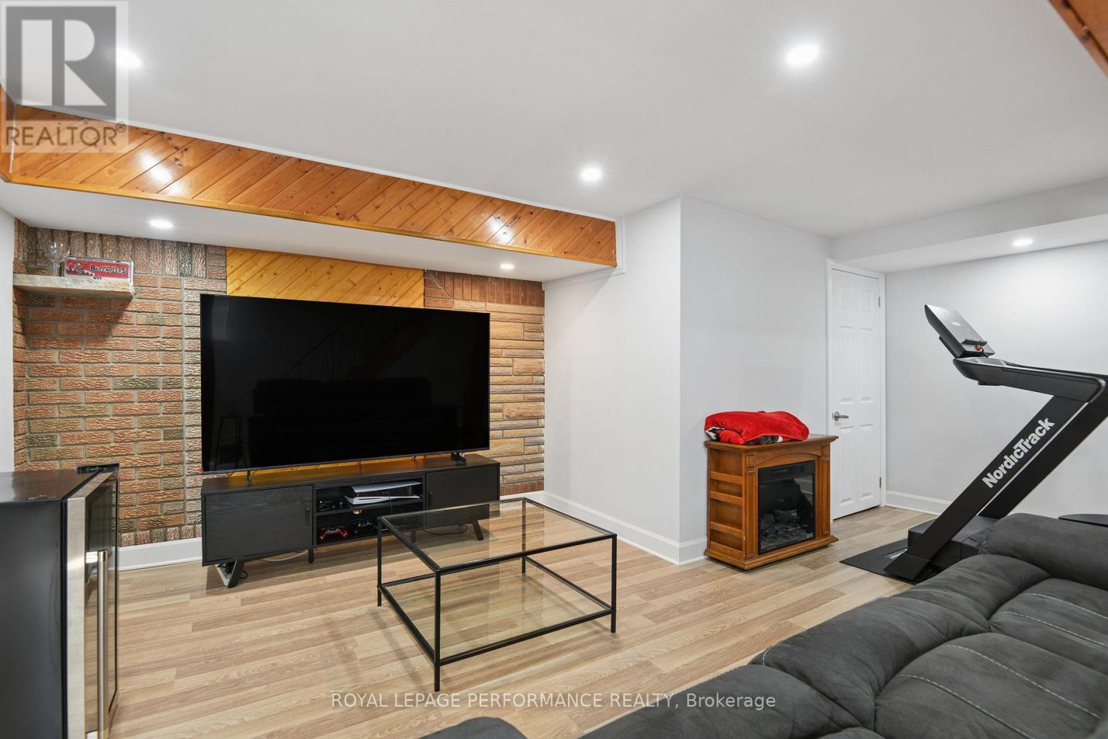 2423 Clementine Boulevard