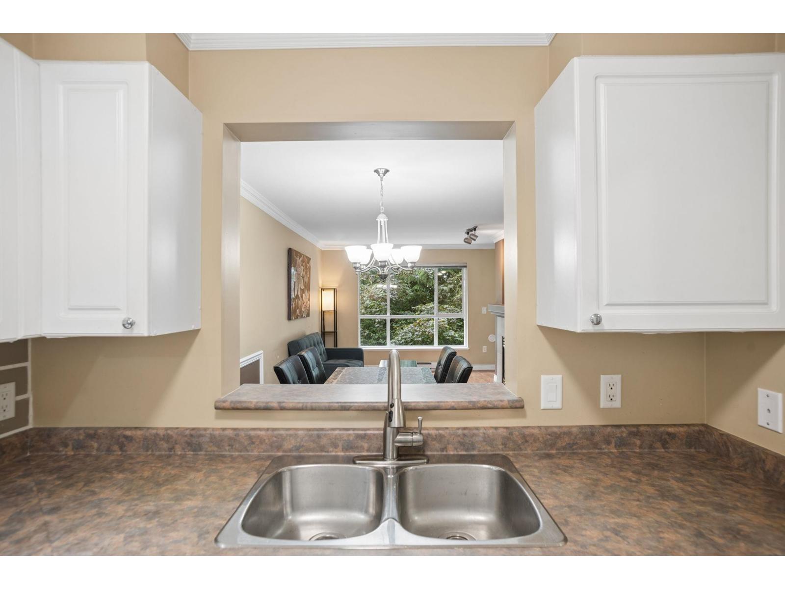 322 9979 140 STREET STREET, Surrey